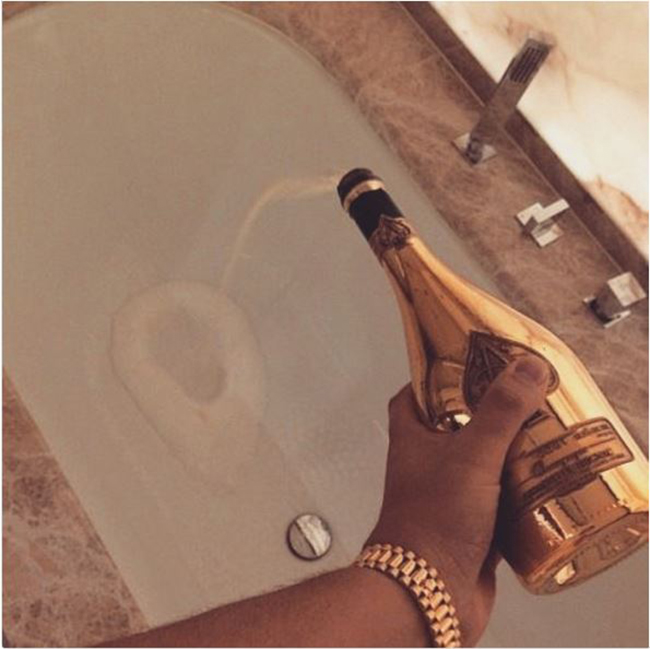 Cách đốt tiền” của hội con nhà giàu Việt và các cậu ấm cô chiêu trên khắp TG-17