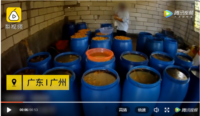 Đột kích cơ sở sản xuất đen, thu giữ 7 tạ chân gà bẩn, ướp toàn chất độc-1