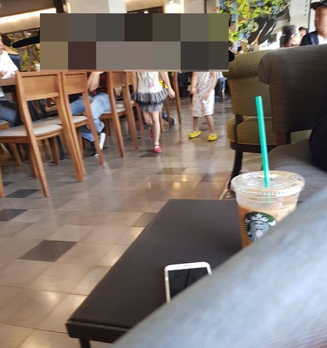 Để con tè bậy lên chân người khác nơi công cộng, bà mẹ trẻ thản nhiên: Trẻ con không biết gì!-5