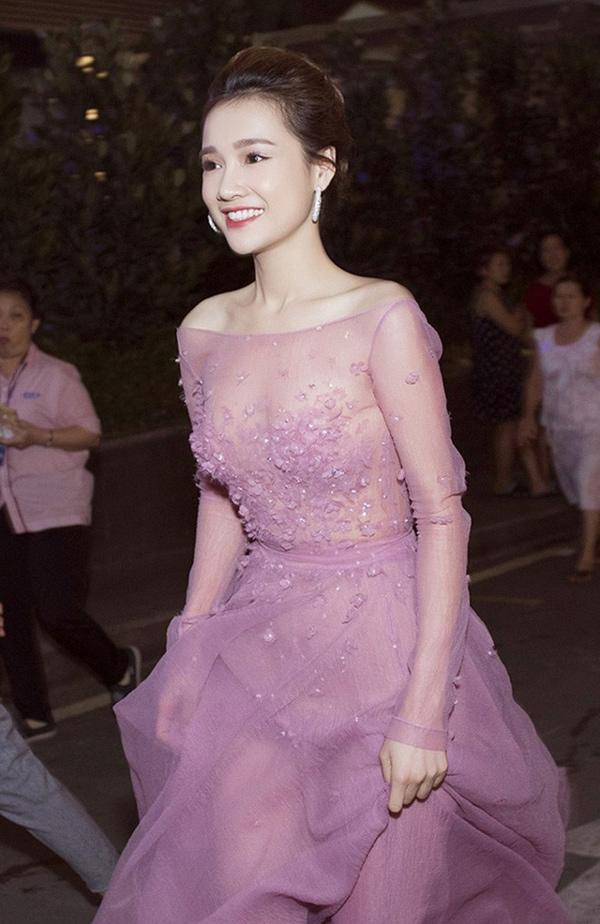 Đẹp như Phạm Hương, Hà Hồ cũng bị dìm chìm nghỉm bởi thứ này, thảm nhất là…-13