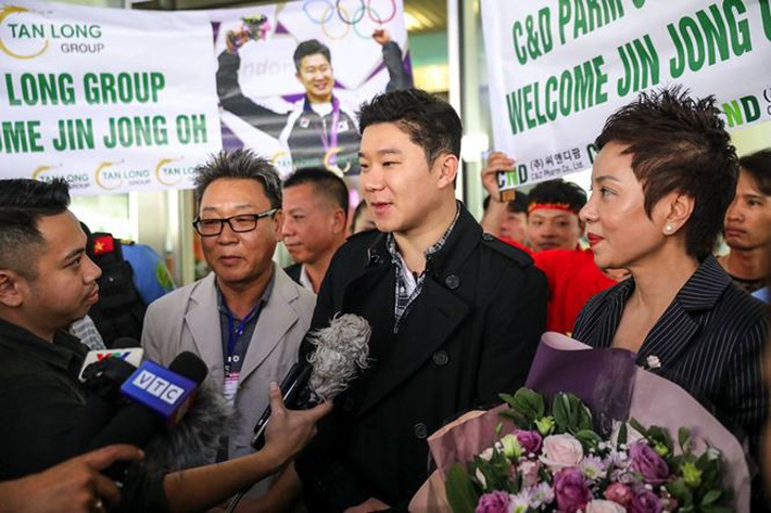 HLV Park Hang Seo và đội tuyển Việt Nam đón khách đặc biệt-2