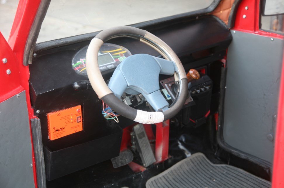 Học sinh lớp 11 chế ô tô điện chạy khắp làng ở Nam Định-3