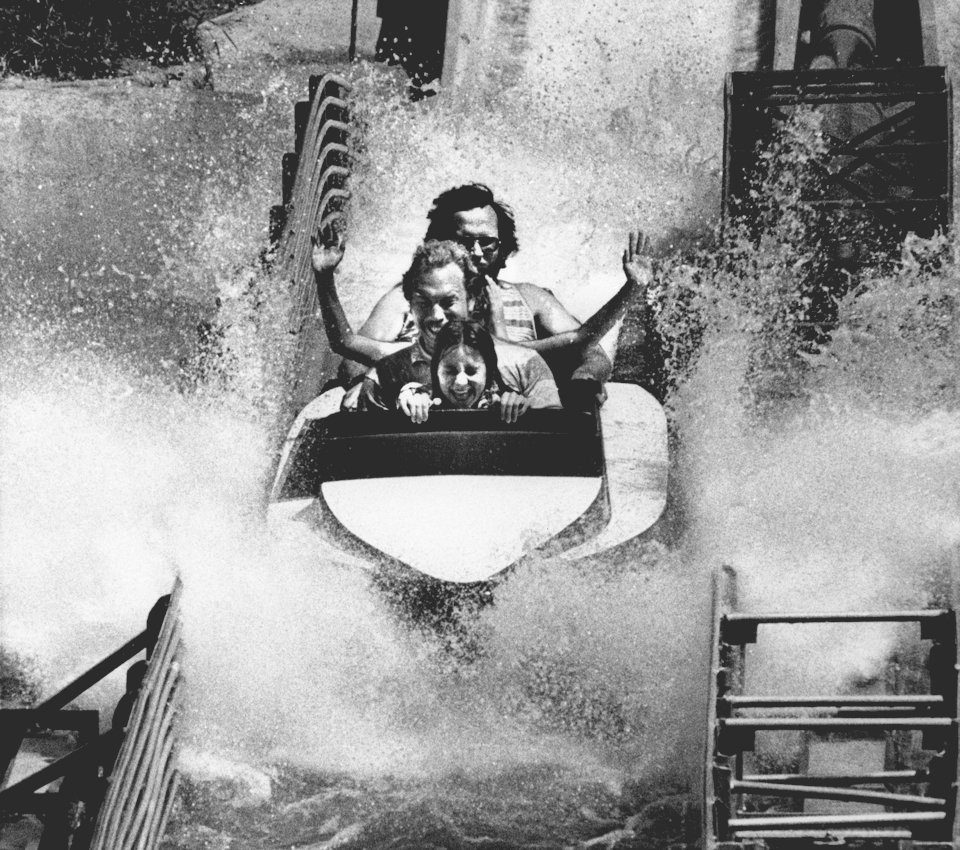 Hơn nửa thế kỷ trước, công viên giải trí khắp thế giới có trò vui nào?-7