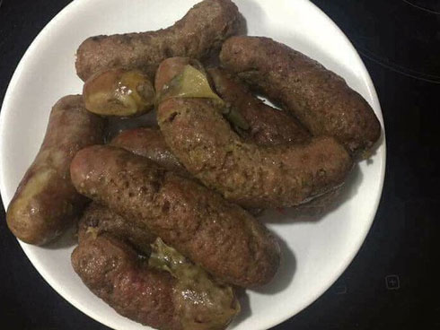 Trổ tài chế biến xúc xích nhà làm để chiều con, mẹ trẻ khiến hội chị em cười bò khi nhìn thành quả-3