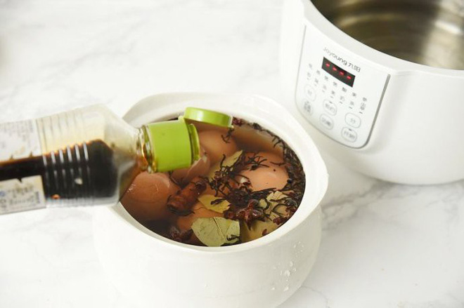 Trứng luộc không còn nhạt nhẽo vô vị khi bạn ngâm vào thứ nước thần kỳ diệu này-3