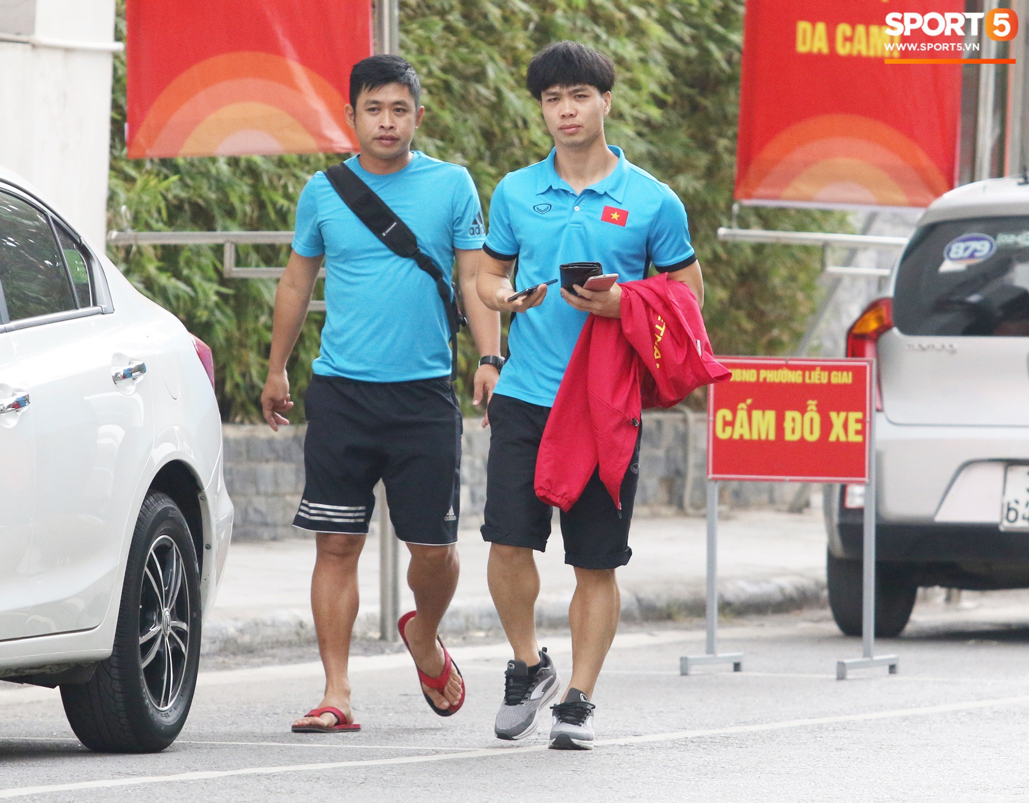 Tuyển Việt Nam bận rộn trong buổi sáng nghỉ ngơi hiếm hoi trước trận bán kết AFF Cup 2018-6