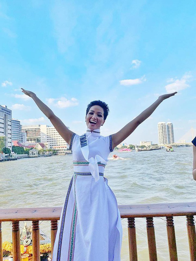 Không chỉ mỗi ngày thay 4 bộ trang phục, HHen Niê còn xuất sắc ghi điểm vì quá tinh tế ở điều này-4