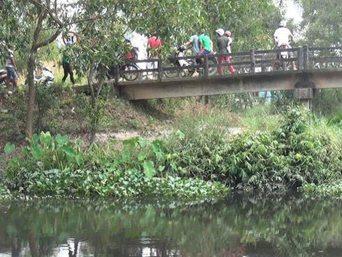 Ném bom xăng vào nhà giám đốc doanh nghiệp lúc rạng sáng-1