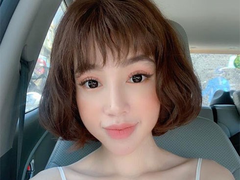 Elly Trần bỗng khác lạ với mái tóc ngắn, khuôn mặt như búp bê