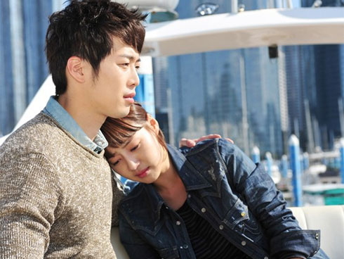 Đi công tác về, chồng bất ngờ thấy con thân thiết với chú hàng xóm và câm nín luôn khi nghe thấy câu này-3