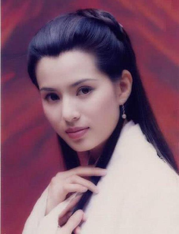 Nhìn những hình ảnh này, không ai nghĩ đây từng là Tiểu Long Nữ đẹp nhất màn ảnh-5