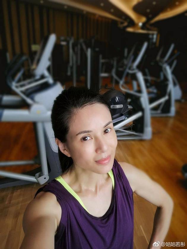 Nhìn những hình ảnh này, không ai nghĩ đây từng là Tiểu Long Nữ đẹp nhất màn ảnh-3