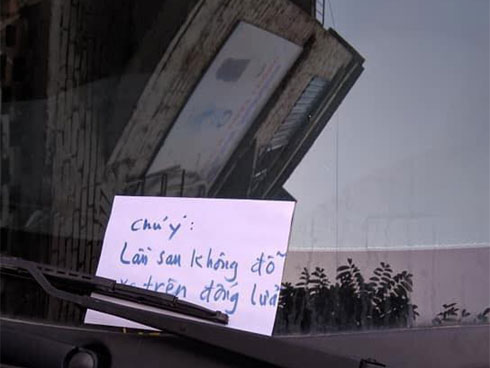 Chiếc xe ô tô đáng thương trong đêm cuối năm 2018 được chia sẻ nhiều trên mạng xã hội-3