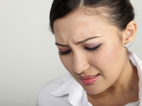 Mang cơm vào viện cho mẹ chồng, tôi sửng sốt biết được bí mật động trời khiến chồng đột ngột đòi ly hôn