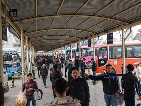 Thắc mắc tiền vé xe khách tăng thêm 100 nghìn, người phụ nữ bị túm tóc đập đầu đến chảy máu: Tài xế lên tiếng-5