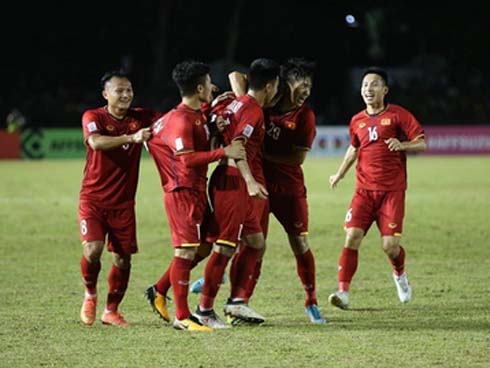 Cổ động viên Malaysia đi xe bus trong 24 tiếng để cổ vũ đội nhà tại bán kết AFF Cup 2018-4