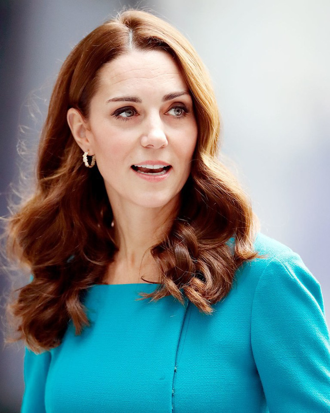 Đưa lên bàn cân so sánh, người hâm mộ phải thừa nhận hai chị em dâu Kate và Meghan khác nhau một trời một vực-6