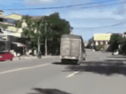 CLIP: Xe cảnh sát truy đuổi xe tải như phim hành động ở Quảng Trị