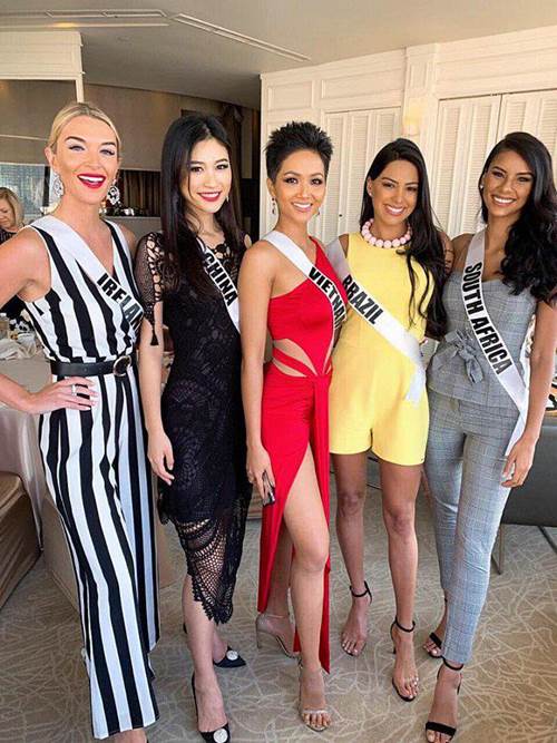 Khi đụng màu trang phục với loạt đối thủ, HHen Niê không ngại tung chiêu bằng bộ cánh này-6