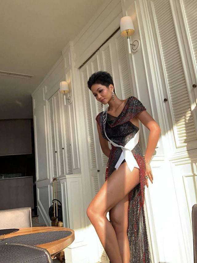 Khi đụng màu trang phục với loạt đối thủ, HHen Niê không ngại tung chiêu bằng bộ cánh này-8