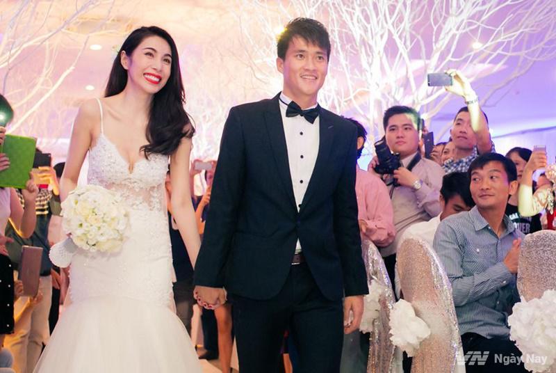 500 sắc thái” sao Việt khi người cũ cưới vợ: Người điên điên, dại dại”, kẻ tránh mặt đến cùng-12