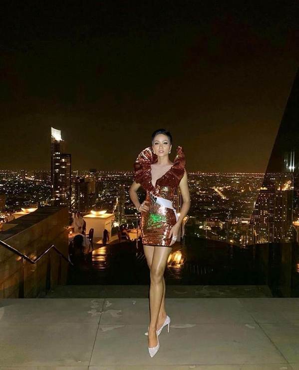 Miss Universe: HHen Niê nổi bật, Hoa hậu Albania bị chê vì khoe thân-1