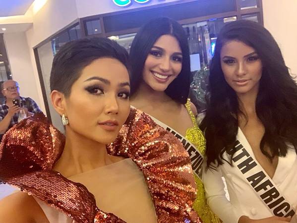 Miss Universe: HHen Niê nổi bật, Hoa hậu Albania bị chê vì khoe thân-2