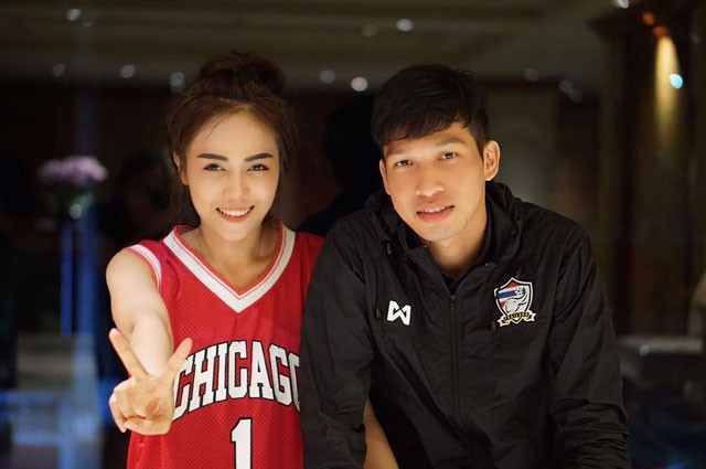 Ngắm các nàng WAGs xinh đẹp của dàn sao tuyển Thái Lan-5