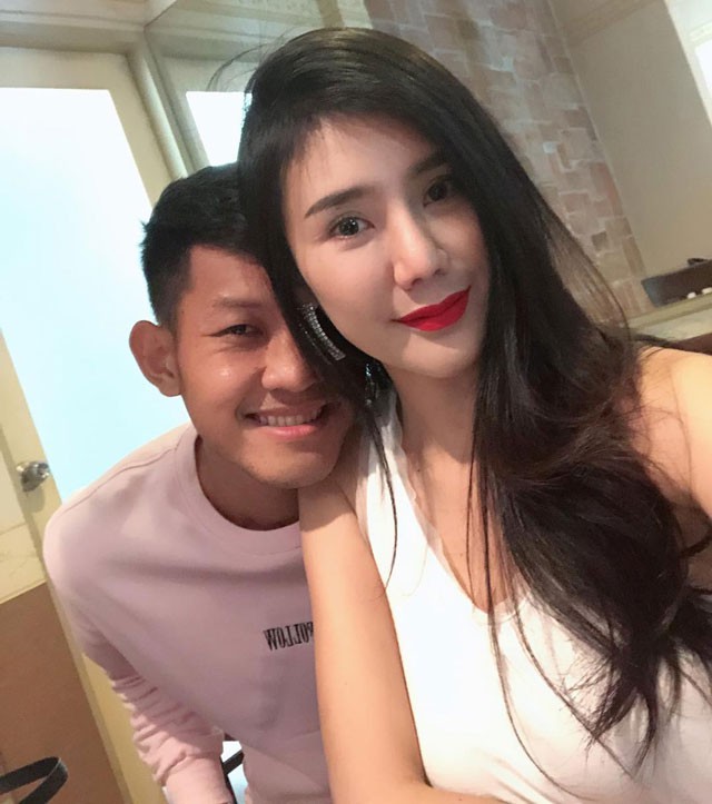 Ngắm các nàng WAGs xinh đẹp của dàn sao tuyển Thái Lan-7