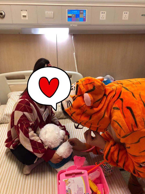 Bé gái 3 tuổi bị chẩn đoán mắc bệnh ung thư vú, dấu hiệu đến từ những thay đổi nhỏ nhất trên người em được mẹ phát hiện kịp thời-3