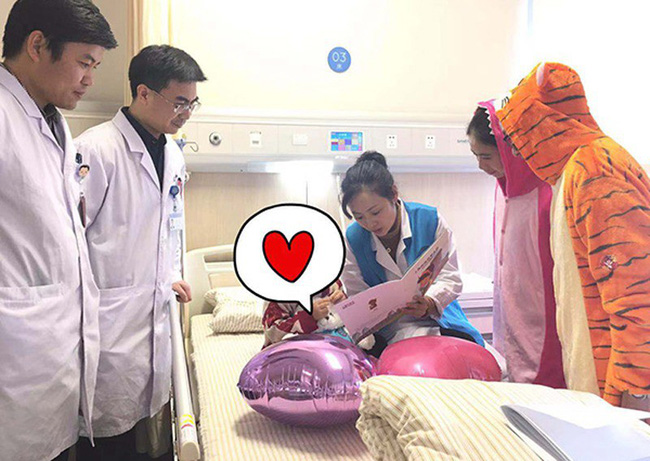 Bé gái 3 tuổi bị chẩn đoán mắc bệnh ung thư vú, dấu hiệu đến từ những thay đổi nhỏ nhất trên người em được mẹ phát hiện kịp thời-4