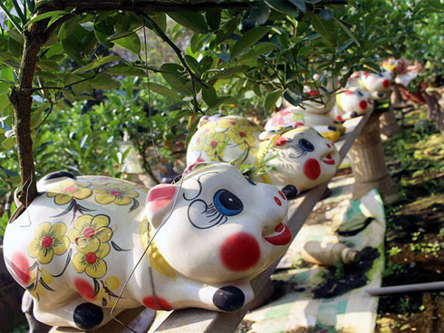 Công ty bất động sản bị chỉ trích dữ dội khi vẽ hình nhà lên mẫu ngực trần để quảng cáo-1