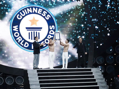 Quốc Cơ, Quốc Nghiệp sang Tây Ban Nha phá kỷ lục Guinness thế giới: Vì Việt Nam bất khuất!-6