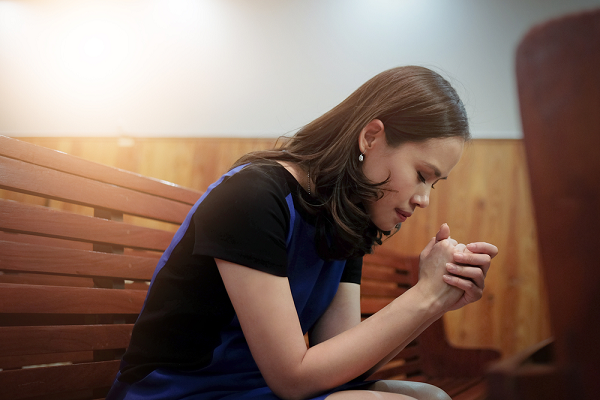 Mẹ chồng nghĩ tôi tham tiền mới đến viện chăm bà, chồng tôi đã cho mẹ xem một bức ảnh khiến bà hối hận-1