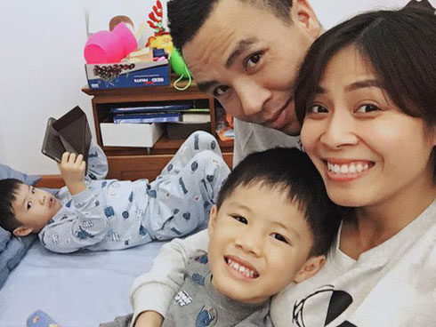 Chồng sắp cưới rất yêu thương con riêng của Hoàng Linh, còn nữ MC đối xử với con riêng của Mạnh Hùng như thế nào?-12