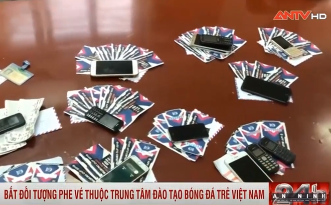 Nhân viên bảo vệ VFF cùng nhóm phe vé bị bắt giữ, thu hơn 100 vé trận đấu của Việt Nam-1