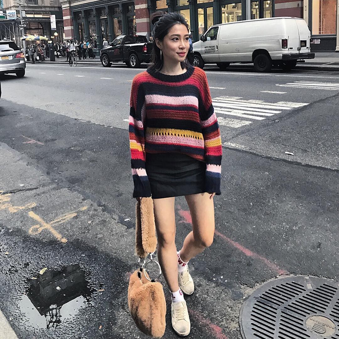 Diện mãi áo len trơn cũng chán, đổi sang áo len họa tiết mặc vừa đẹp lại chẳng lo lỗi mốt-1