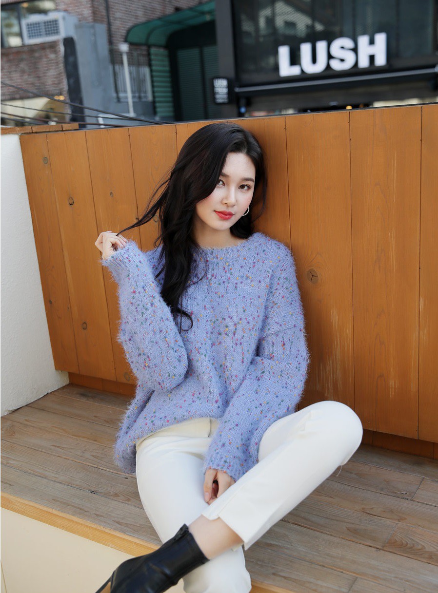 Diện mãi áo len trơn cũng chán, đổi sang áo len họa tiết mặc vừa đẹp lại chẳng lo lỗi mốt-3