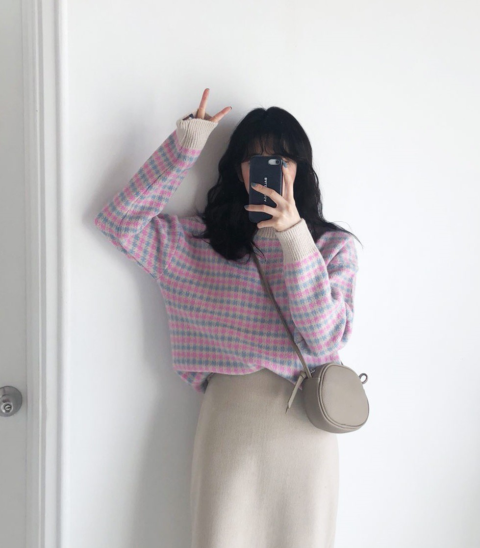 Diện mãi áo len trơn cũng chán, đổi sang áo len họa tiết mặc vừa đẹp lại chẳng lo lỗi mốt-4