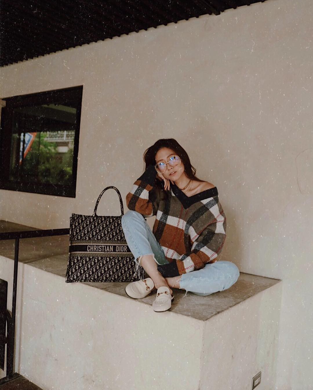 Diện mãi áo len trơn cũng chán, đổi sang áo len họa tiết mặc vừa đẹp lại chẳng lo lỗi mốt-6