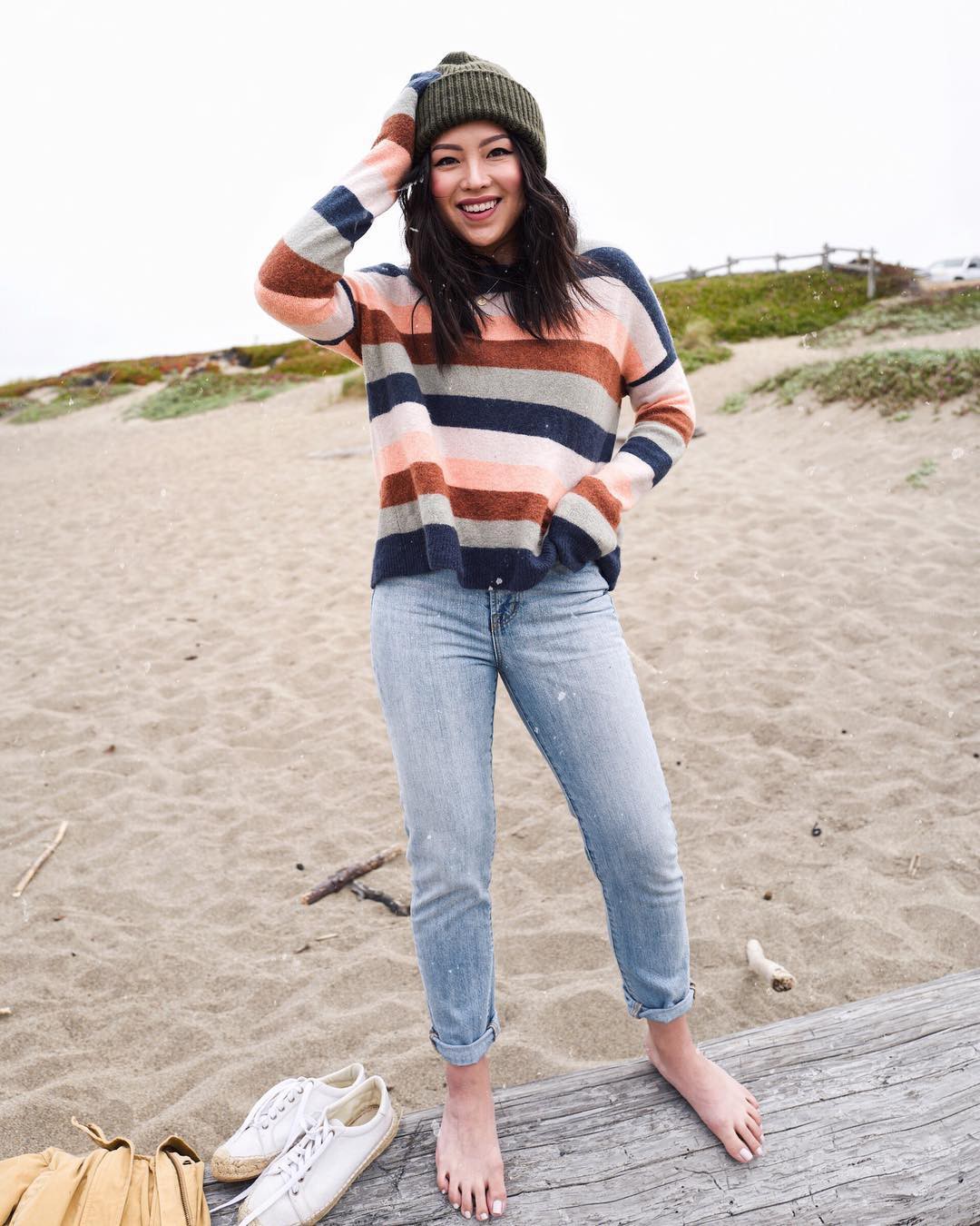 Diện mãi áo len trơn cũng chán, đổi sang áo len họa tiết mặc vừa đẹp lại chẳng lo lỗi mốt-11