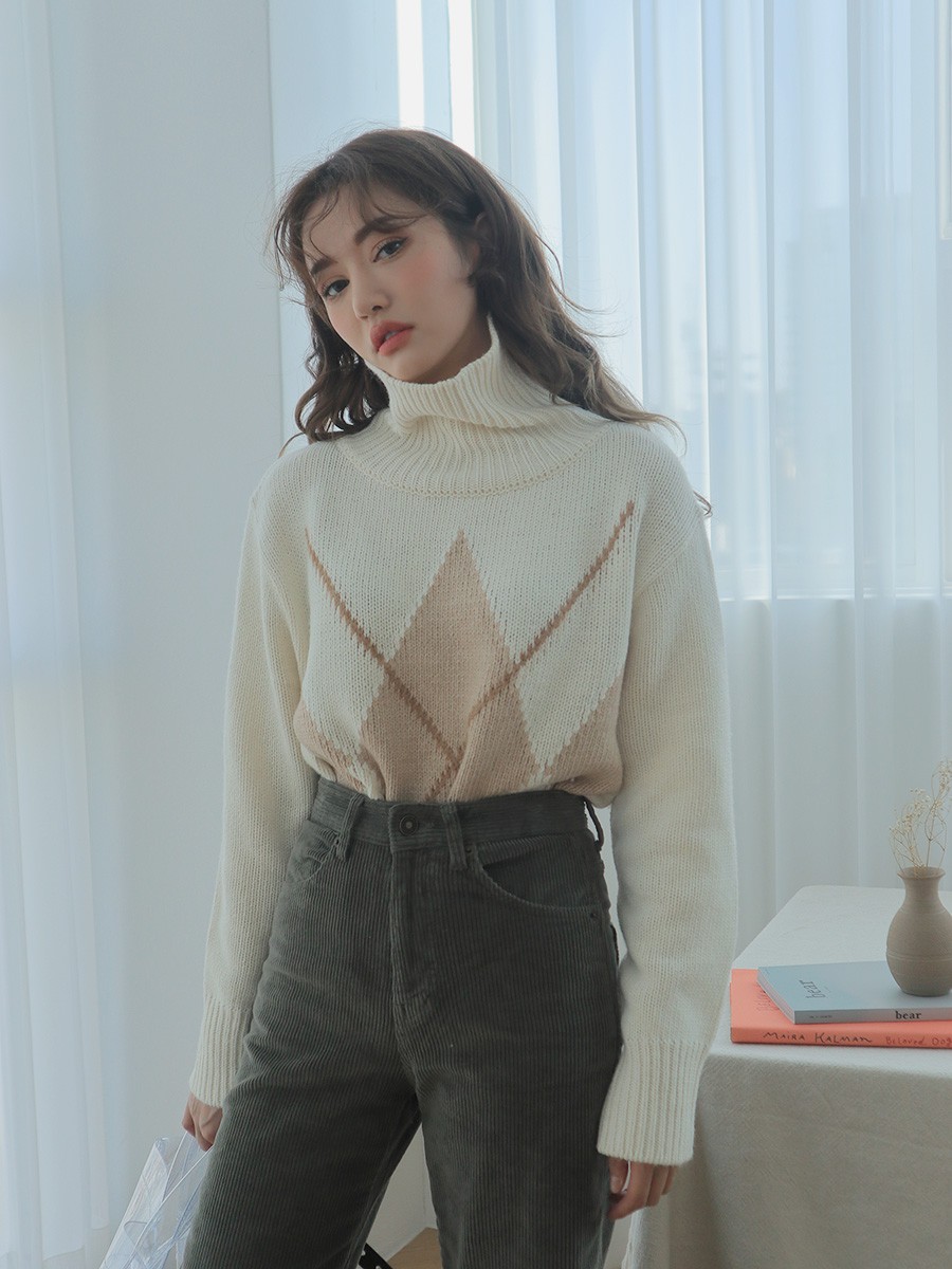 Diện mãi áo len trơn cũng chán, đổi sang áo len họa tiết mặc vừa đẹp lại chẳng lo lỗi mốt-16