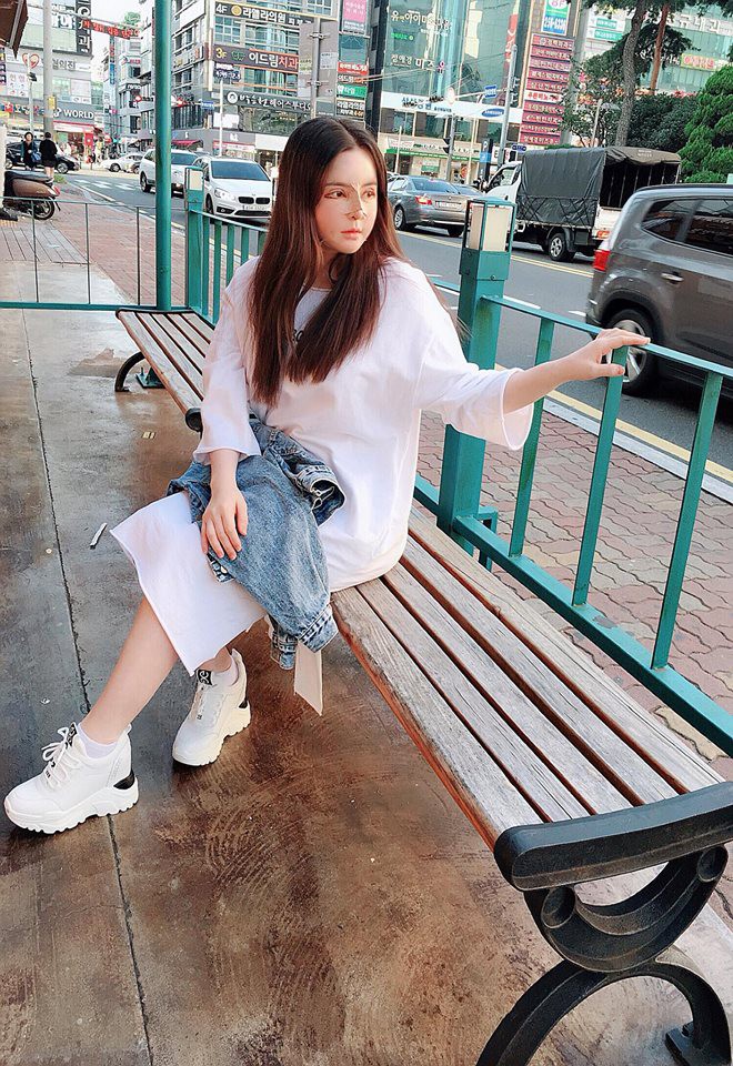 Sau 4 năm chi hàng tỷ đồng đập mặt xây lại, hot girl dao kéo Vân Tokyo gây tranh cãi vì cứ đẻ xong lại PTTM-14