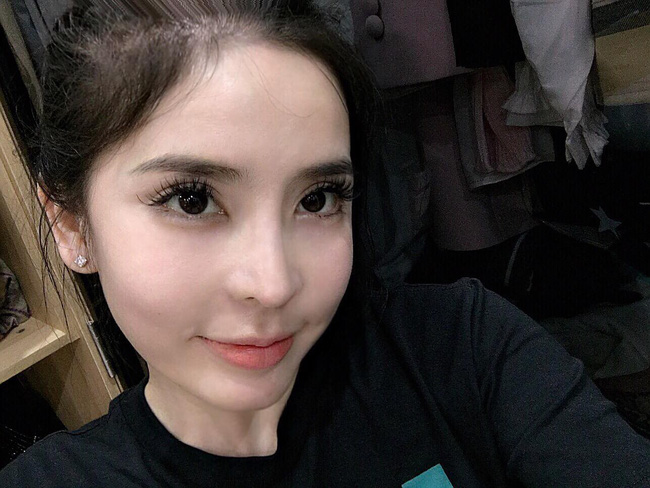 Sau 4 năm chi hàng tỷ đồng đập mặt xây lại, hot girl dao kéo Vân Tokyo gây tranh cãi vì cứ đẻ xong lại PTTM-9