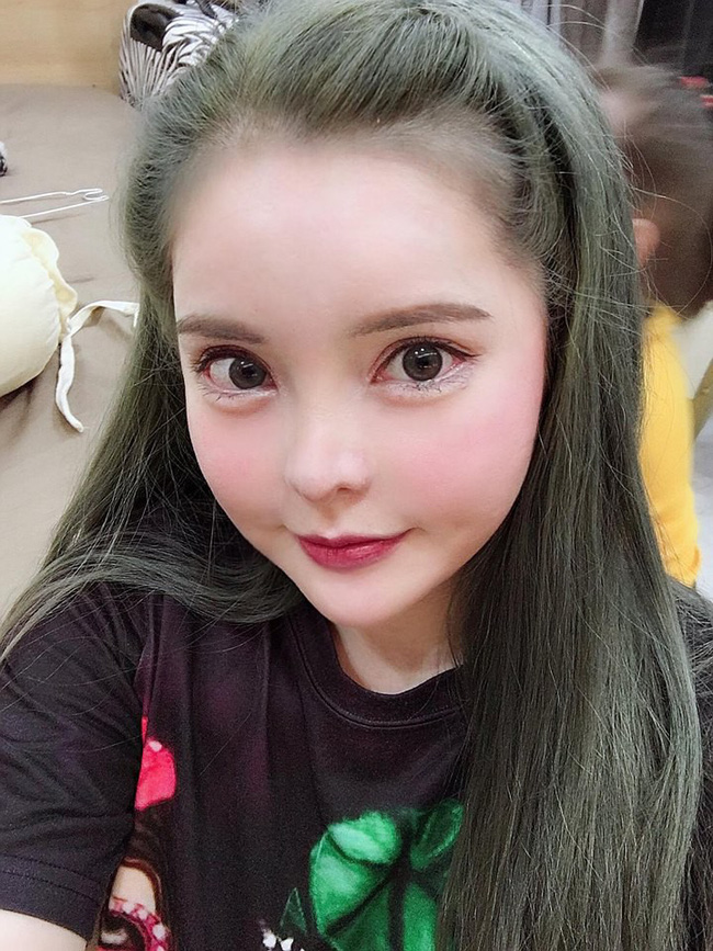 Sau 4 năm chi hàng tỷ đồng đập mặt xây lại, hot girl dao kéo Vân Tokyo gây tranh cãi vì cứ đẻ xong lại PTTM-4