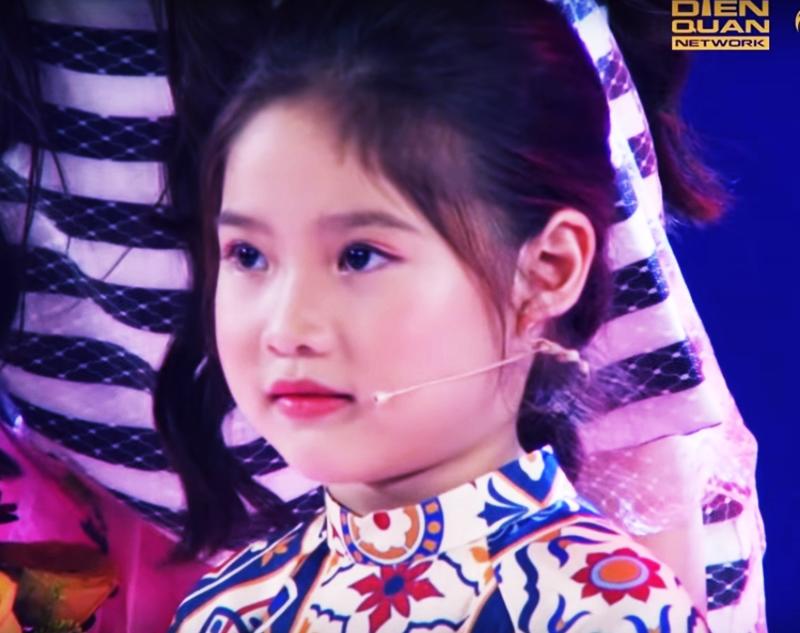 Không chỉ con gái xinh xuất sắc, vợ tươi như hoa của danh thủ Hồng Sơn cũng gây chú ý-2