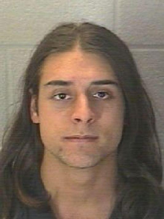 Ngủ quên trong ký túc xá của bạn trai, cô gái đau đớn phát hiện điều khủng khiếp khi tỉnh dậy-2