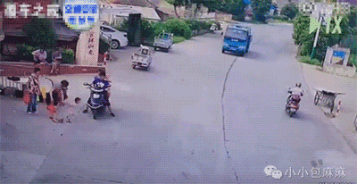 Đừng nắm tay con khi qua đường và những lời cảnh báo khiến bố mẹ giật mình thon thót vì thường mắc sai lầm này-1