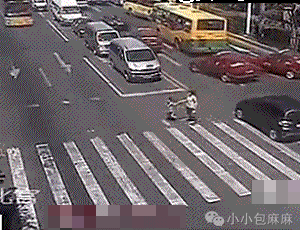 Đừng nắm tay con khi qua đường và những lời cảnh báo khiến bố mẹ giật mình thon thót vì thường mắc sai lầm này-4