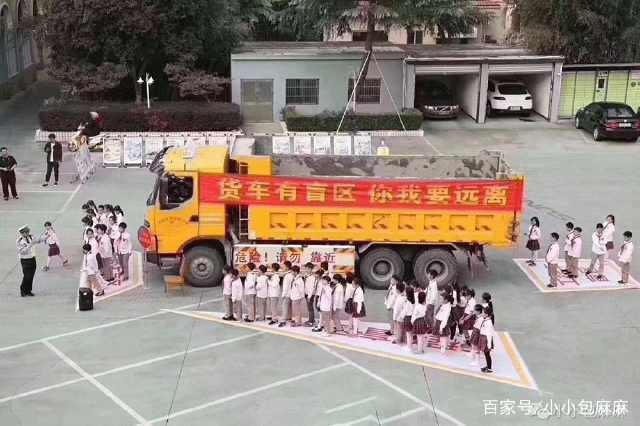 Đừng nắm tay con khi qua đường và những lời cảnh báo khiến bố mẹ giật mình thon thót vì thường mắc sai lầm này-6